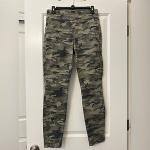 Rock & Republic Women’s Fever Pull-on Camo Print Jeggings